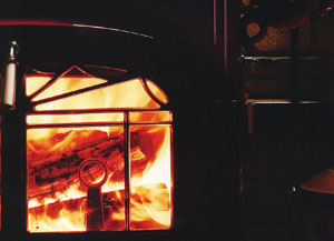 一般のストーブやヒーターでは味わえない炎を眺める楽しさ